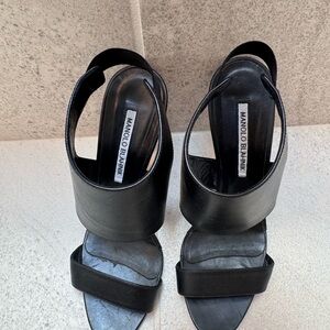 Manolo Blahnik Helles sandals